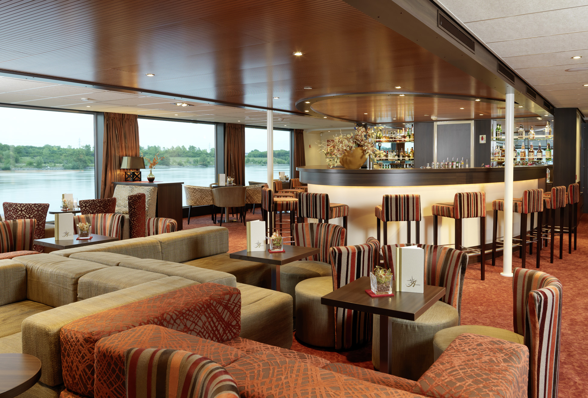 Amadeus River Cruises - MS Amadeus Elegant - Panorama Bar.jpg